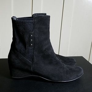 Aquatalia Black Suede Pull-on Booties - Size 9.5